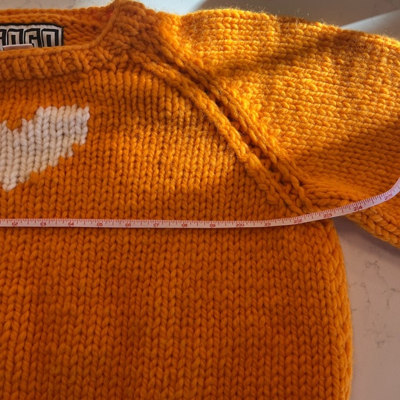 GOGO Sweaters 💯% Italian Wool Marigold/Snow Pullover sweater - Picture 3 of 8